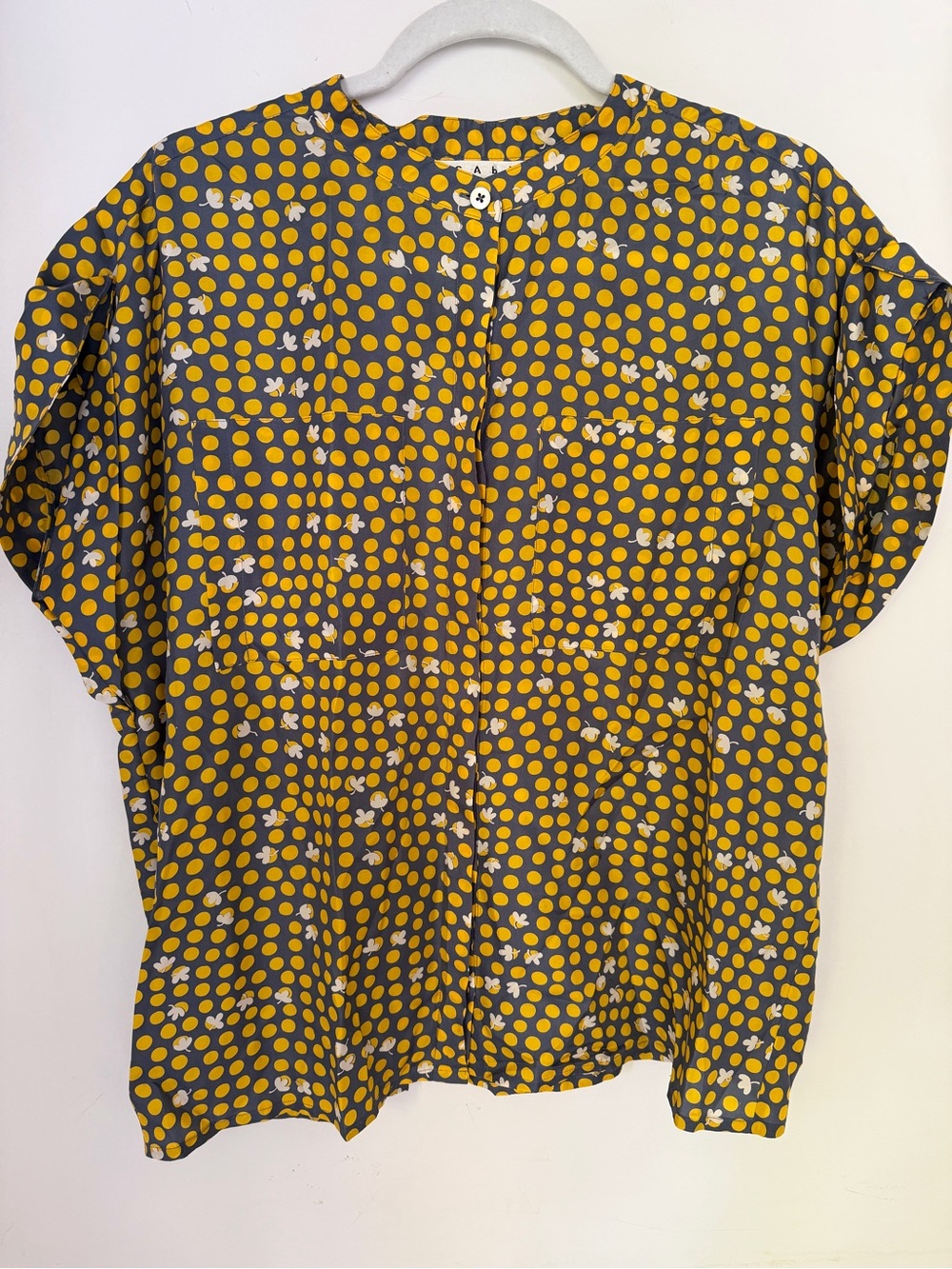 CAbi Clover #183 100% Silk Blouse Top Size Medium